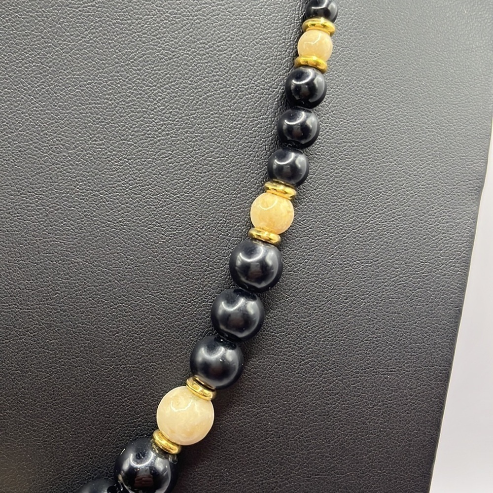 Black And Cream Beaded Napier Necklace Gold Tone - Picture 3 of 8